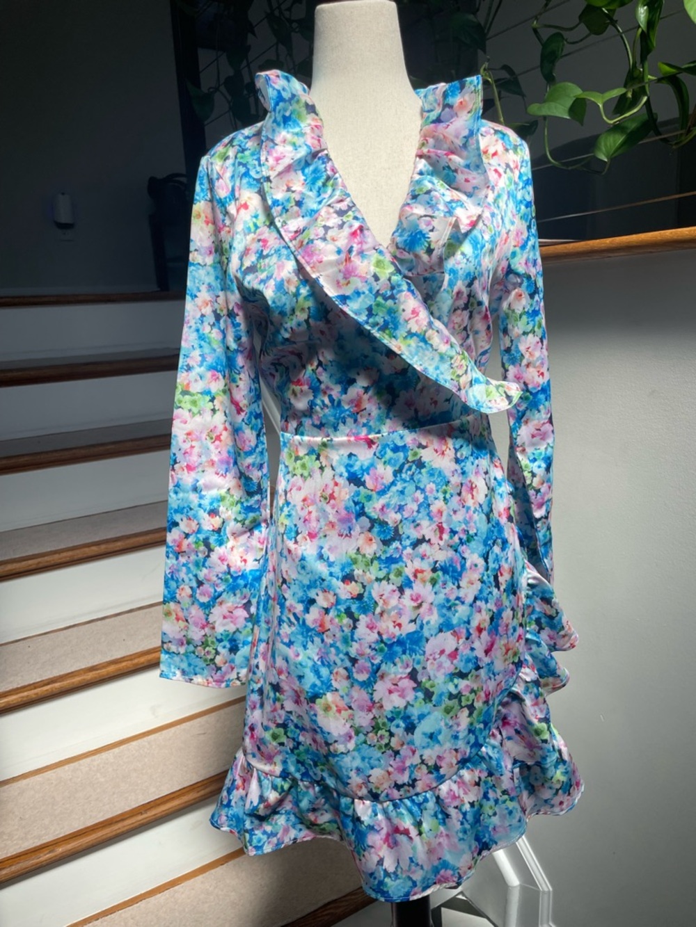 This is a Bar III  floral-print ruffled tie-waist dress, never worn.